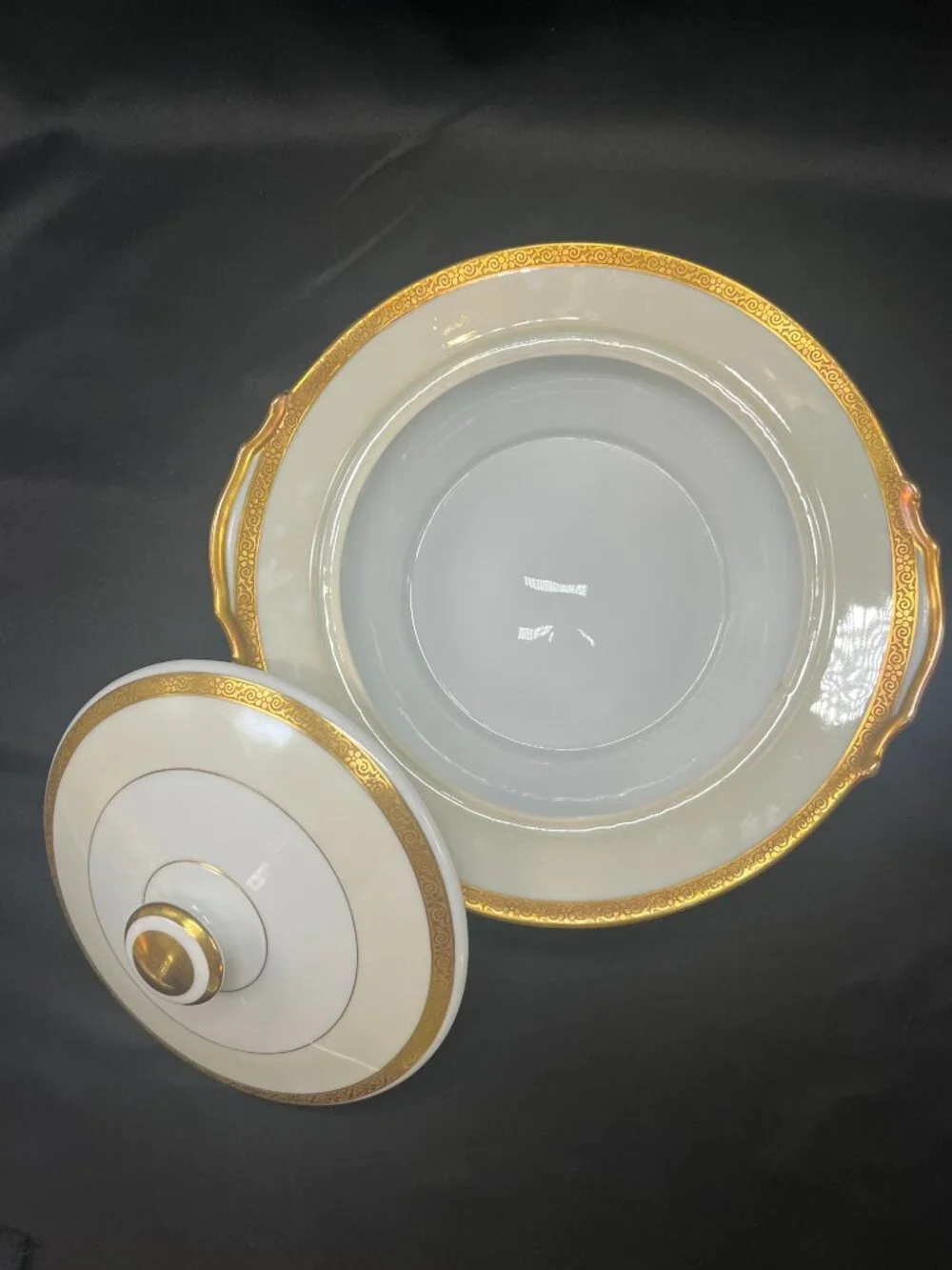Lohengrin Eschenbach Bavaria Round Covered Vegetable Bowl with Lid